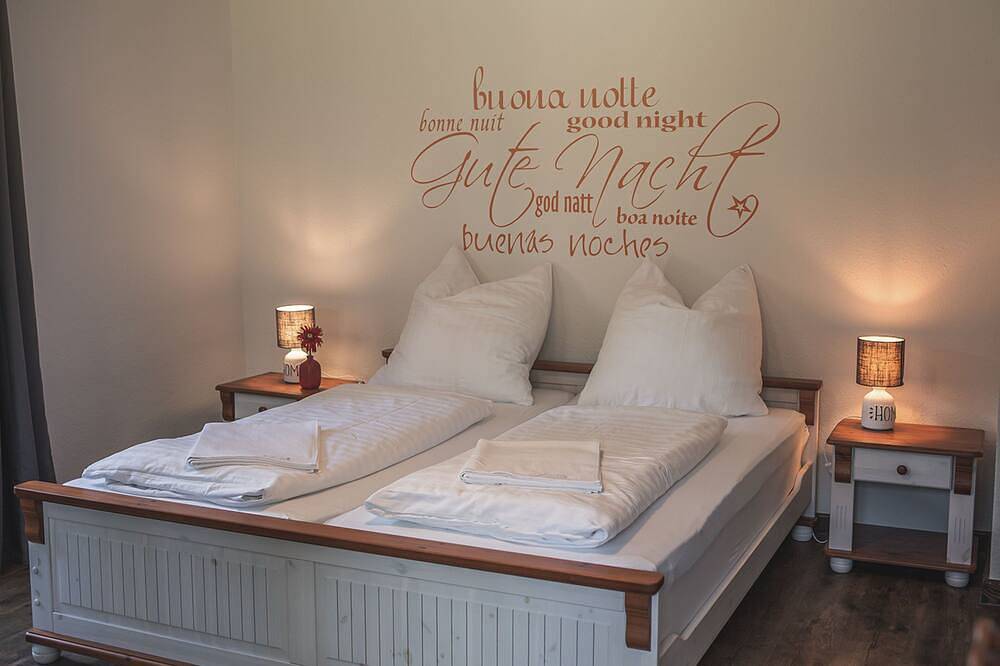 Haus für 22 Personen mit Außensauna und Hottub in Kronenburg, Dahlem