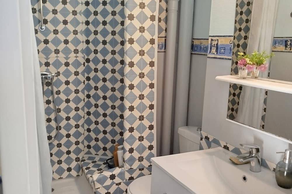 Entire apartment, Entire apartment with all privacy 5 minutes walk from Pau train station and in Pau, Béarn