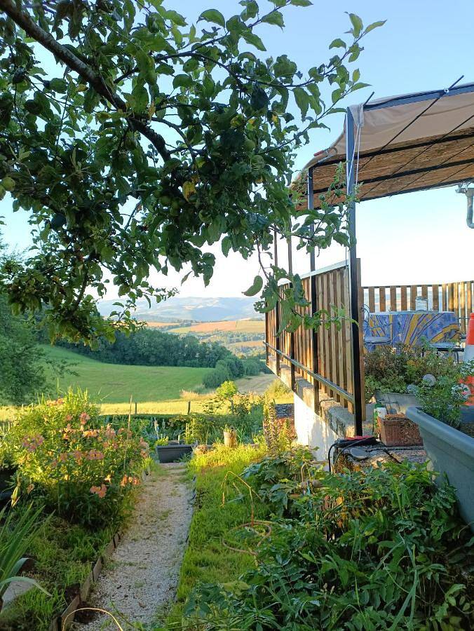 Gîte pour 2 personnes, avec vue ainsi que terrasse et jardin, animaux acceptés à La Serre