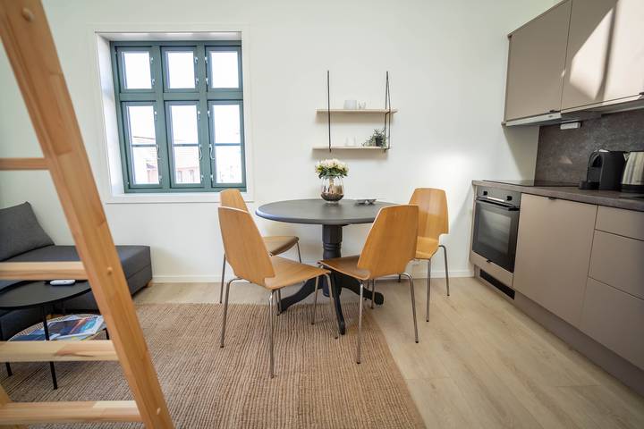 Ganze Wohnung, Lebendige Wohnung in belebter Straße, über einem Restaurant - Perfekt für Touristen, in Storhaug, Stavanger