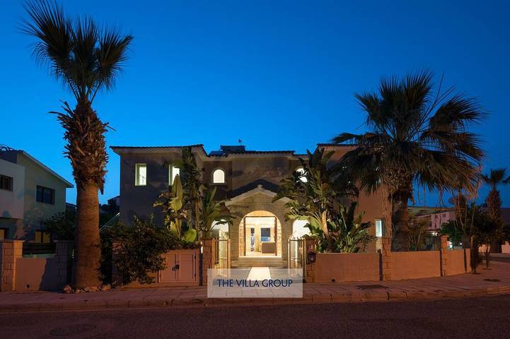 Villa for 12 people in Paphos