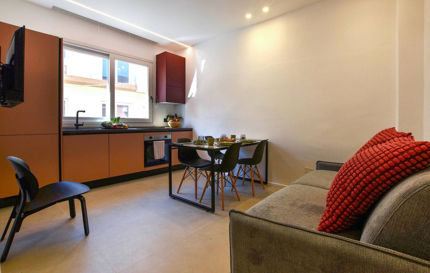 Appartamento intero, Appartamento con vista mare con AC, parcheggio, cucina e internet in Trappeto, Provincia di Palermo