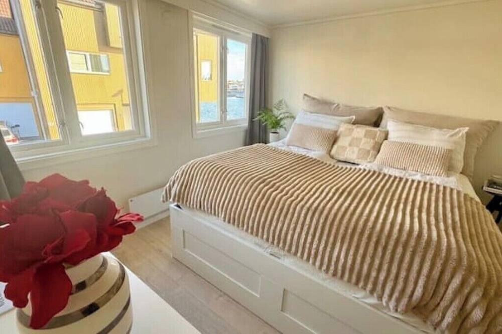 Ganze Wohnung, Modern 4Br Beachfront Apartment with Dock + Free Parking in Stavanger