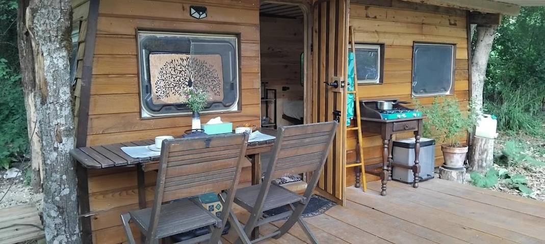 Camping voor 3 personen, with Terras and Tuin as well as Uitzicht in Haute-Marne