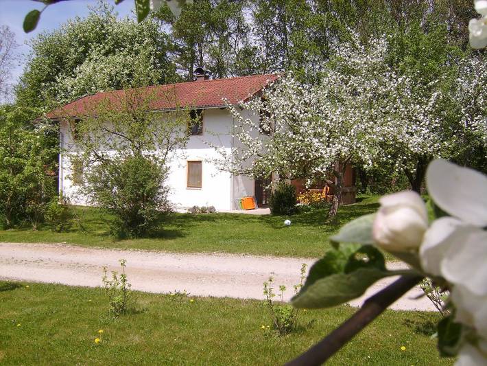 Ferienhaus für 4 Personen, mit Balkon und Balkon/Terrasse sowie Terrasse und Garten