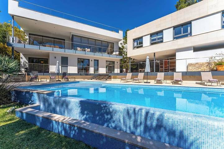 Villa für 10 Personen, mit Balkon und Garten sowie Sauna in Peguera