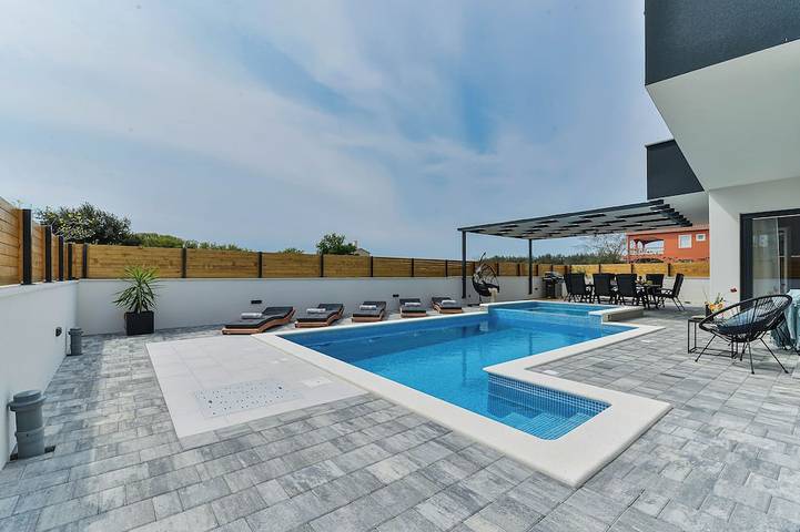 Schloss für 8 Personen, mit Pool in Dalmatien