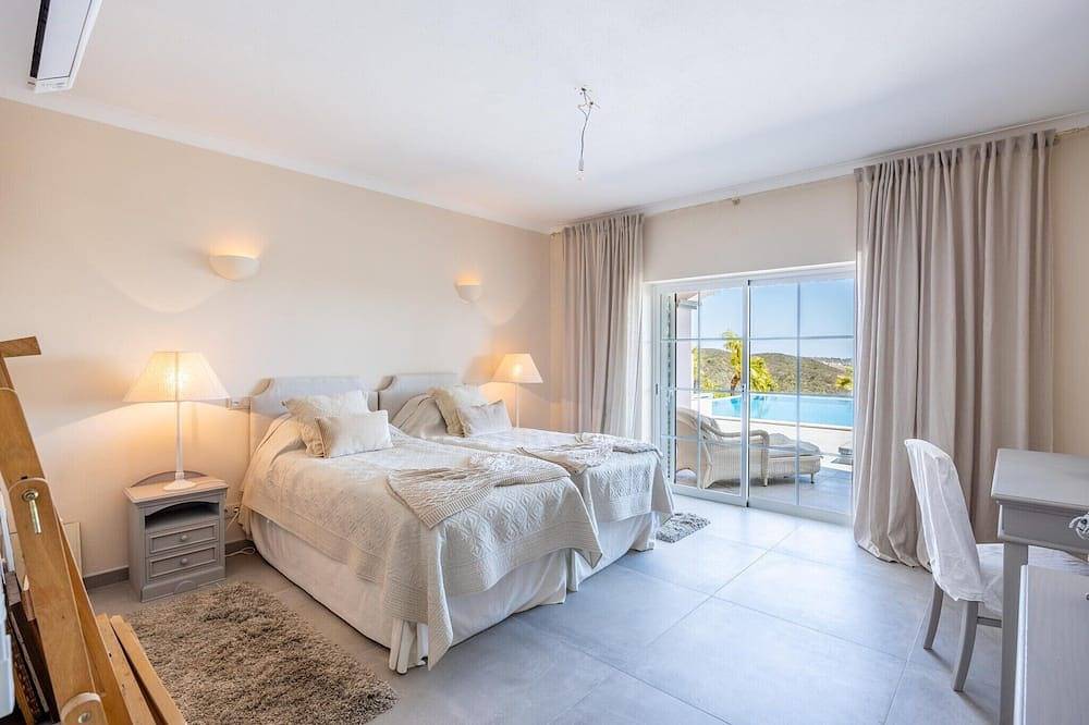 Schöne Villa in Budens mit Pool in Budens, Faro Distrikt