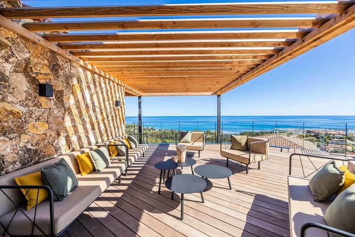 Villa pour 14 personnes, avec piscine ainsi que jardin et vue à Sari-Solenzara