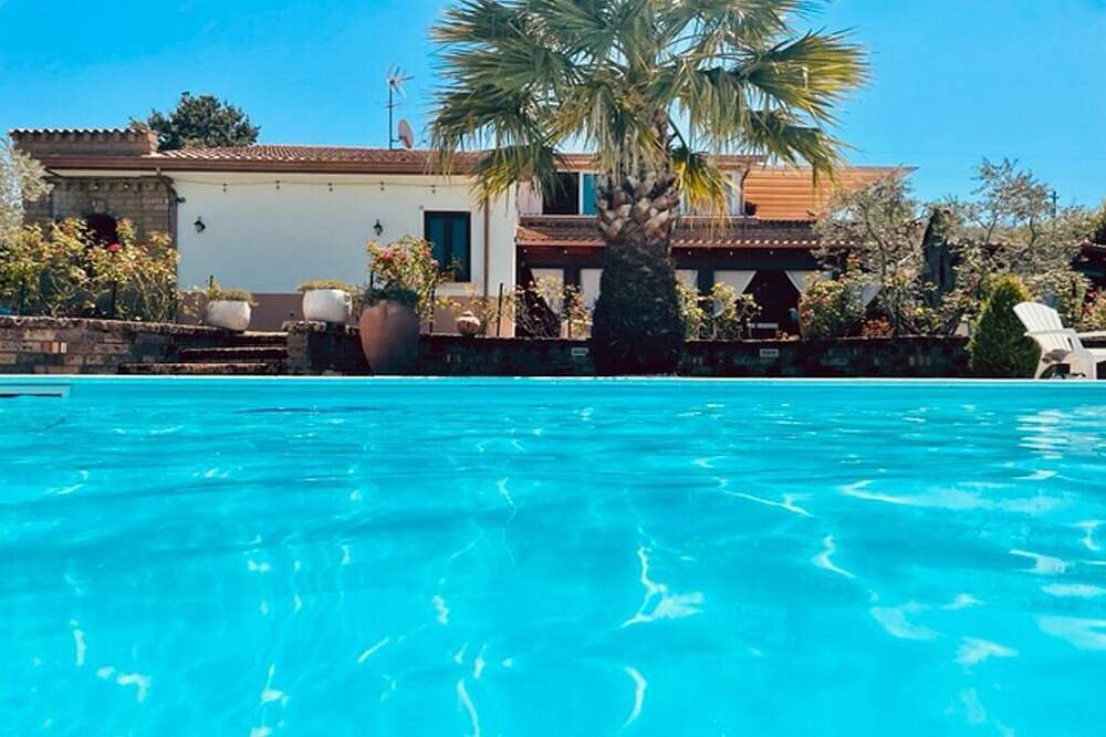 4 Bedroom Villa in Campania in Mirabella Eclano, Avellino Provinz