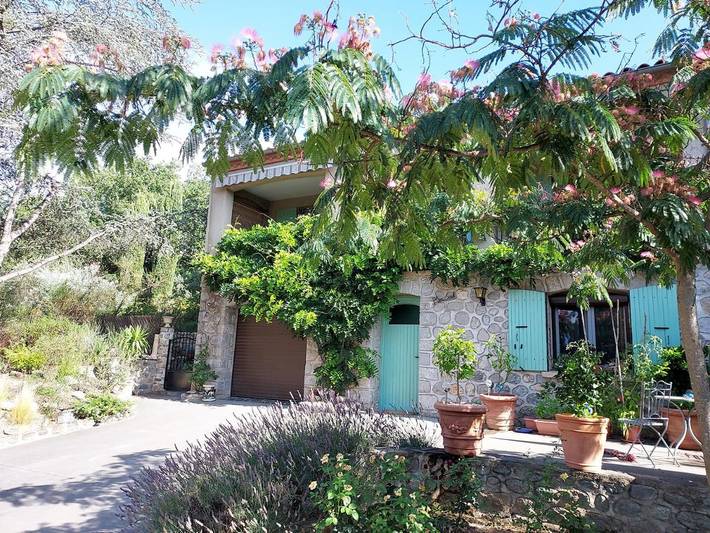 Location de vacances pour 4 personnes, avec vue ainsi que jardin et piscine à Eus - 2