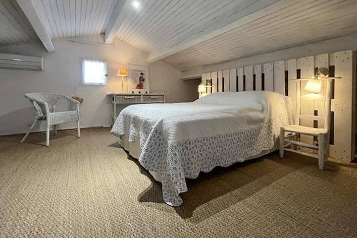 Gorgeous home in Roquemaure in Roquemaure, Nimes region