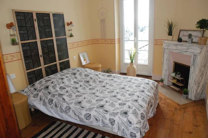 Gîte pour 8 personnes, avec jardin dans Le Vernet-Chaméane - 2