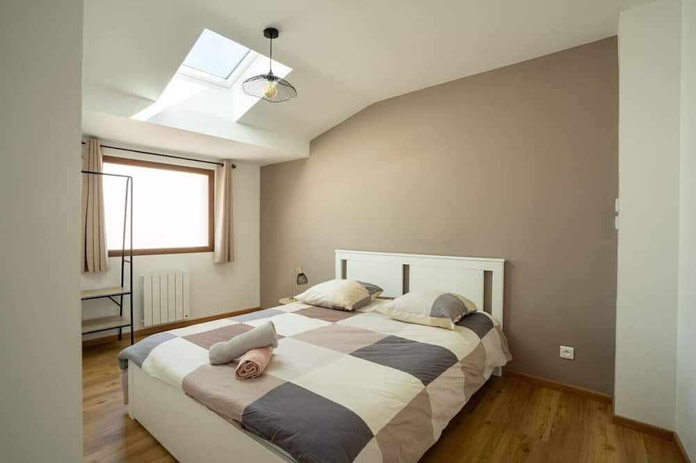 Grande Maison avec terrasse in Saint-Sandoux, Parc naturel régional des Volcans d'Auvergne