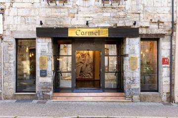 Hôtel pour 2 personnes, avec terrasse, animaux acceptés à Arbois (homonymie)