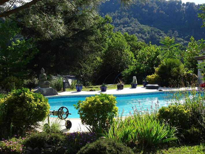 Chambre d’hôte pour 3 personnes, avec Terrasse et Jardin ainsi que Piscine et Sauna