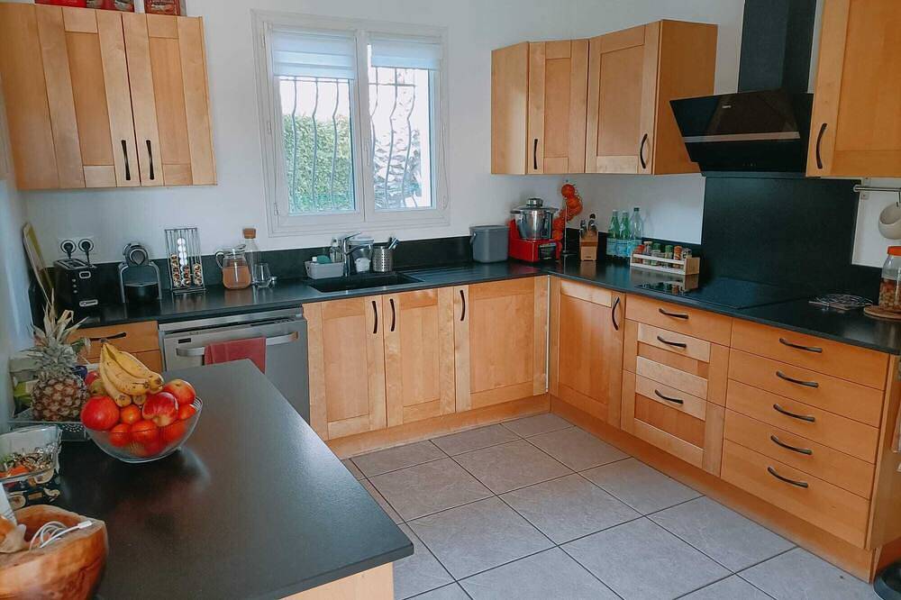 Comfortable Provencal house with swimming pool, terrace and garden at the foot of the Alpilles mountains. in Sénas, Arles und Umgebung