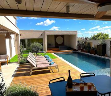 Gîte pour 12 personnes, avec jardin et jacuzzi, animaux acceptés à Magalas