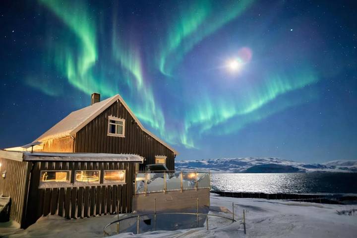 Ferienhaus für 10 Personen, mit Garten und Pool sowie Seeblick und Ausblick in Finnmark