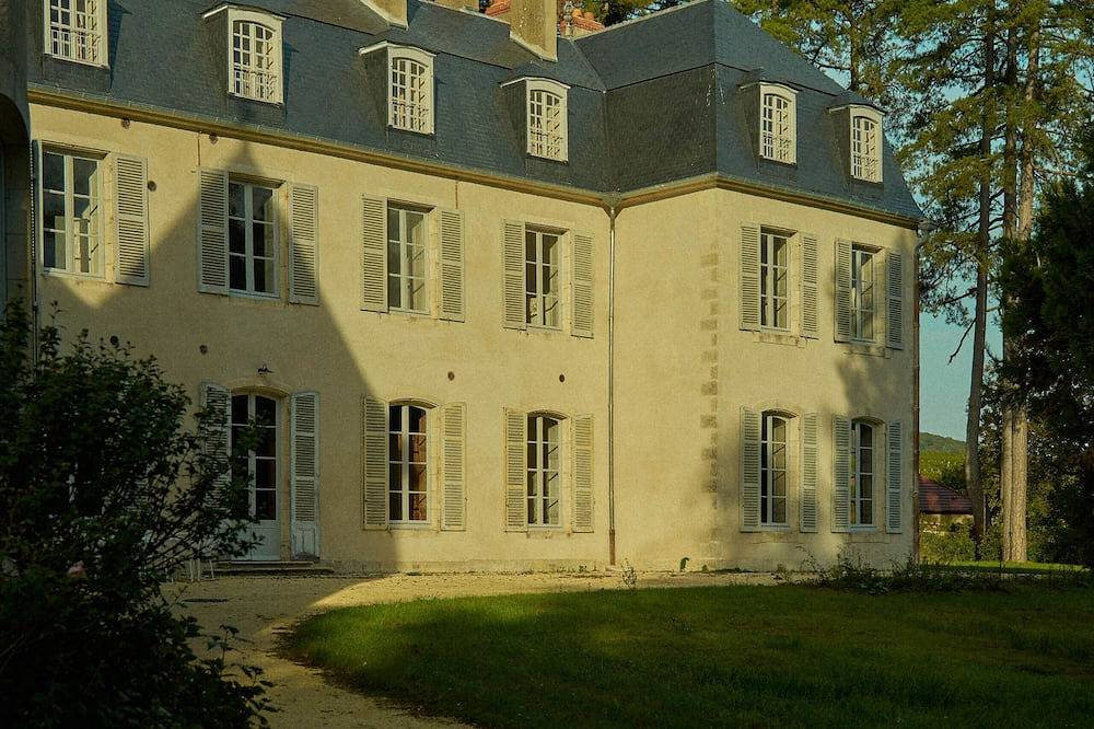 Exquisite Château de Thauvenay surrounded by Sancerre vineyards, 24 beds 23bath  in Thauvenay, Región de Bourges