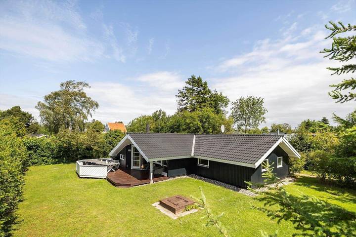 Ferieudlejning for 8 personer, med sauna og jacuzzi samt terrasse i Stillinge Strand