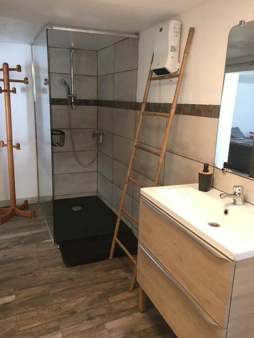 Gîte pour 3 personnes, avec jardin à Les Plans - 3