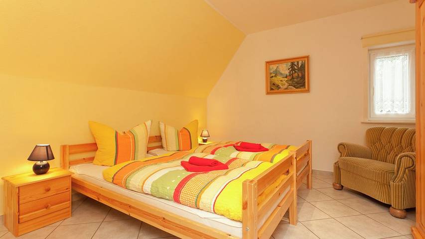 Ferienhaus für 8 Personen, mit Sauna und Terrasse sowie Pool und Garten, mit Haustier in Elend