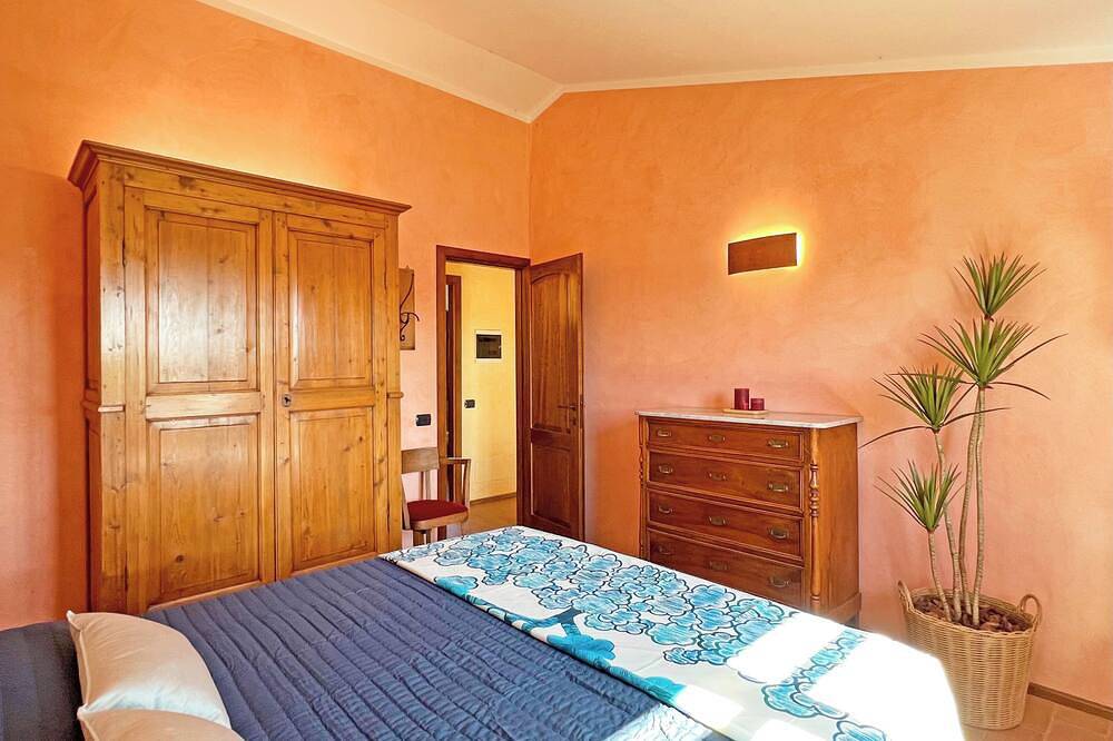 La Capannina with view over the green tuscany hills in Colle di Val d'Elsa, Siena Province