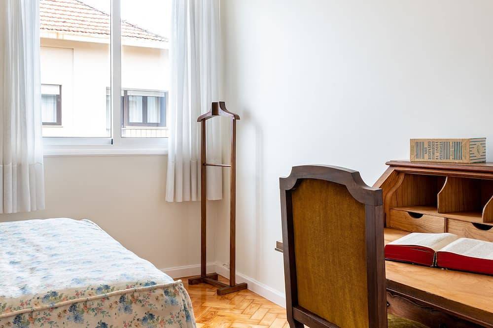 Viva Casa do Galo - Big family house with parking spot in Cedofeita, Porto