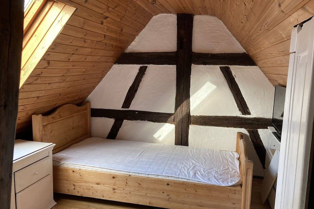 Ganze Wohnung, Familienfreundliche Wohnung in altem Bauernhaus in Steißlingen, Landkreis Konstanz