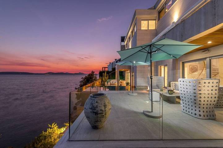 Villa pour 12 personnes, avec jardin ainsi que terrasse et piscine à Lozica