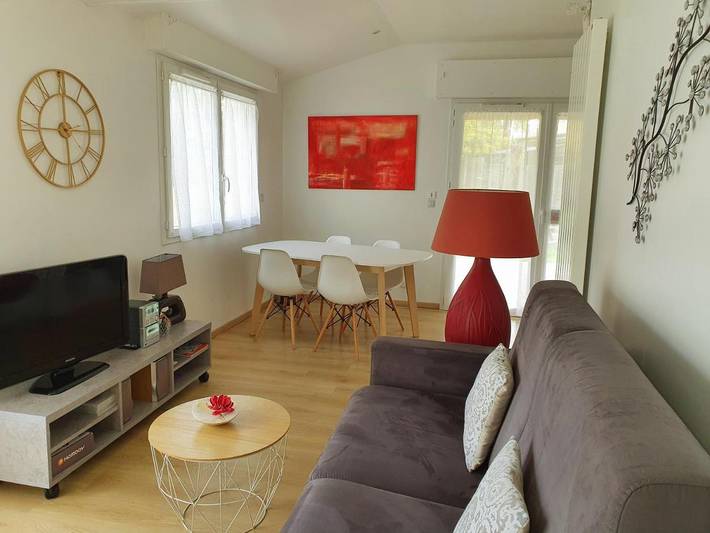 Location de vacances pour 2 personnes, avec piscine ainsi que jardin et vue à Oeyreluy - 2