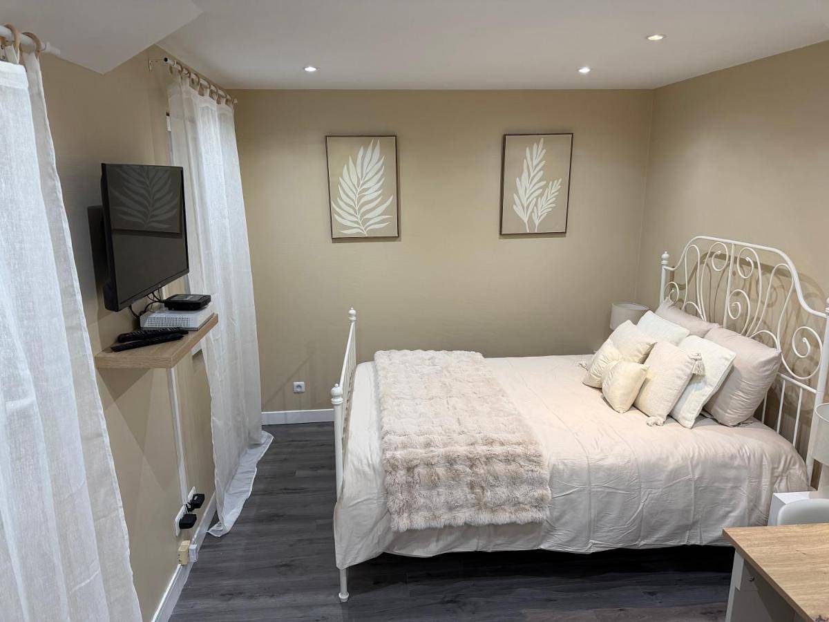 Appartement entier, Charmante petite maisonnette proche de Giverny in Bonnières-sur-Seine, Yvelines