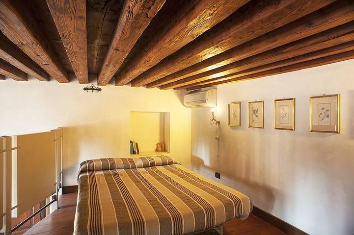 Ganze Wohnung, Abgeschiedenes und helles Design-Apartment mit Balkon, neben dem Arsenale, mit Klimaanlage und Wi-Fi in Venedig, Lagune von Venedig