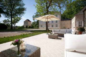 Gîte pour 6 personnes, avec piscine à Demigny