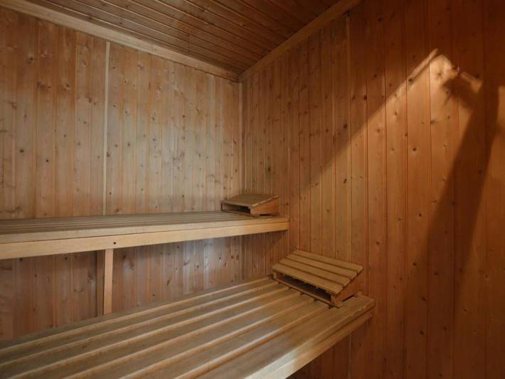 Location de vacances pour 12 personnes, avec jardin ainsi que terrasse et sauna dans Longfaye - 4