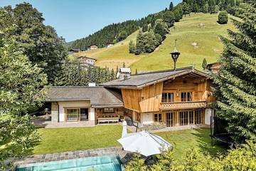 Ferienhaus für 18 Personen, mit Garten und Whirlpool sowie Sauna in Jochberg