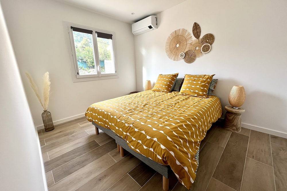 Villa moderne avec piscine chauffée et jardin pour 6 personnes max. in Fautea, Zonza