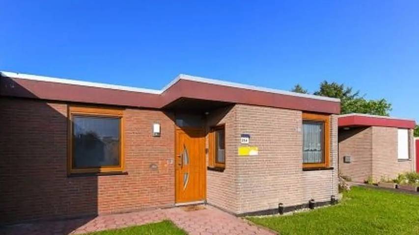 Ferienhaus für 4 Personen, mit Terrasse und Garten in Bensersiel