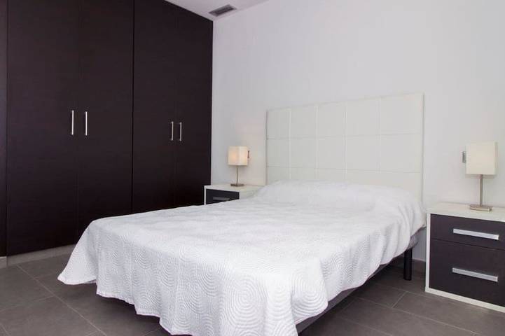 Appartement entier, Appartement moderne au rez-de-chaussée avec terrasse de 80 m² + parking à la plage de La Mata in Playa de La Mata (Torrevieja), Torrevieja
