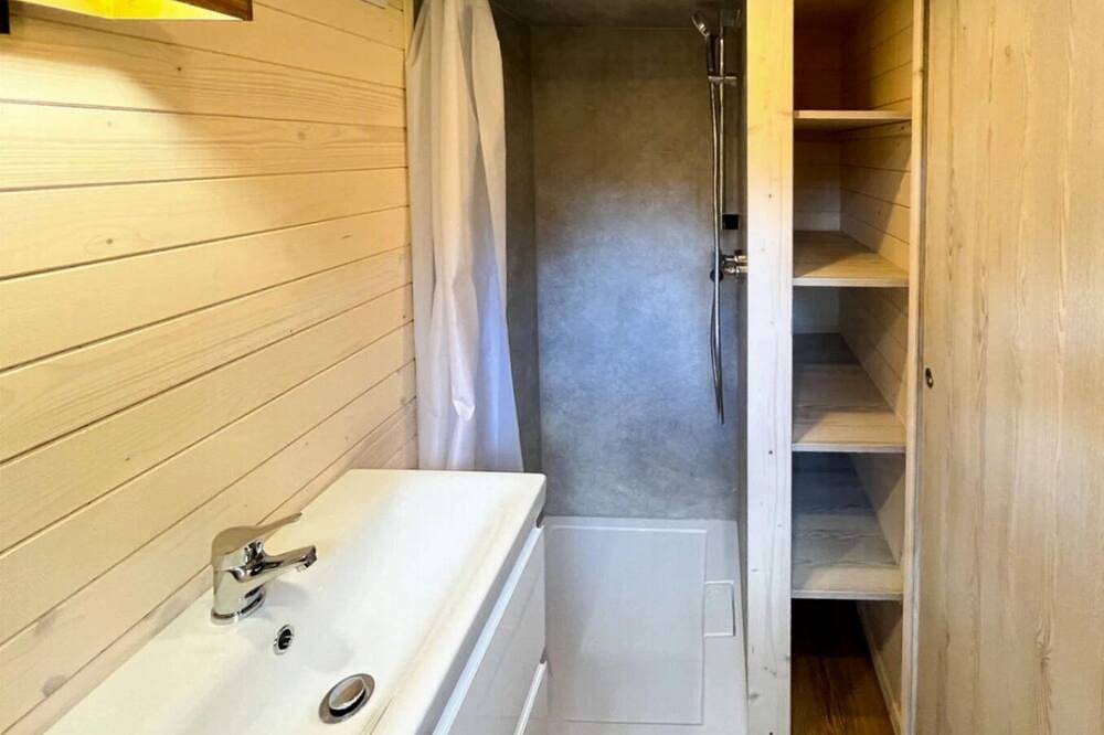 Zecamping 3 étoiles locatif Bbq clim 2 pers in Neuilly-sur-Marne, Sena-Saint Denis