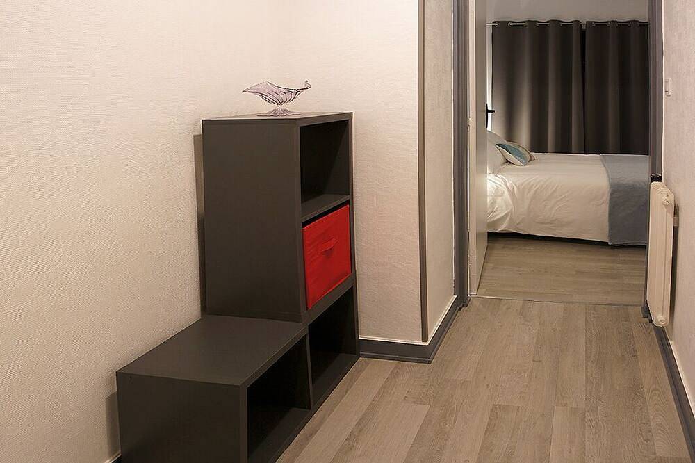Appartement entier, T1 de 36 m2 dans un cadre verdoyant, très lumineux, entièrement rénové in Poitiers, Vienne (France)