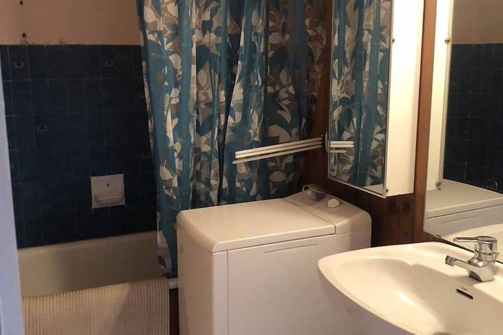 Ganze Wohnung, 2-bedroom apartment with piste view 5 minutes from center in Super Besse, Besse-et-Saint-Anastaise