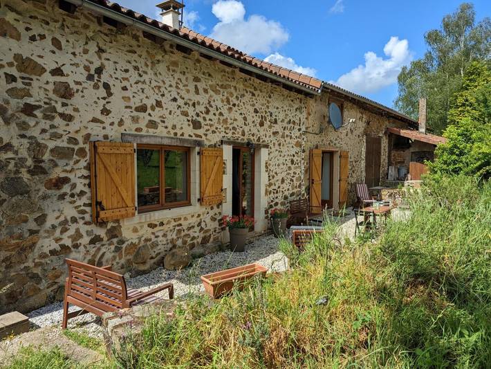 Gîte pour 6 personnes, avec jardin à Massignac