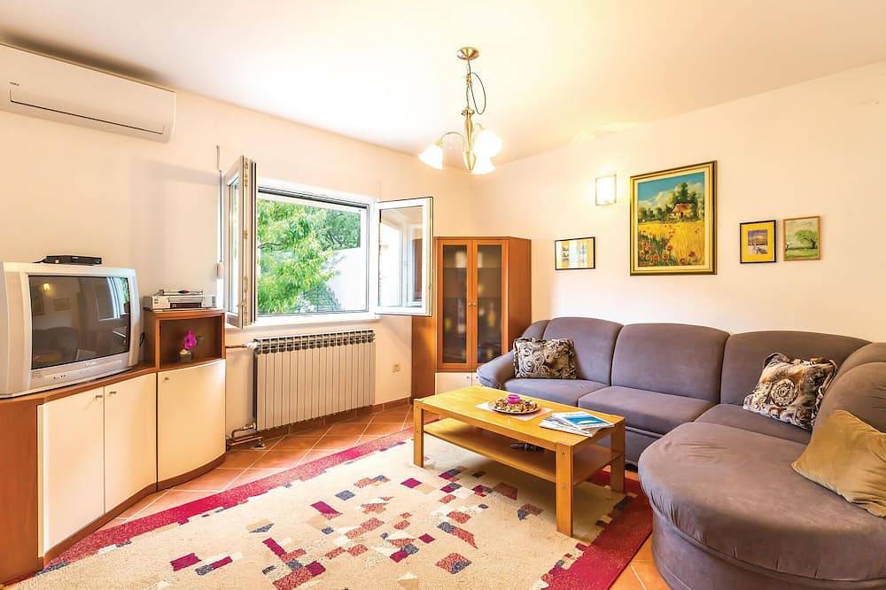 Gorgeous home in Slivno with Wifi in Makarska Riviera