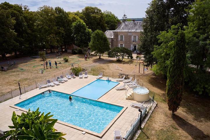 Tente pour 6 personnes, avec Terrasse et Jardin ainsi que Piscine et Vue