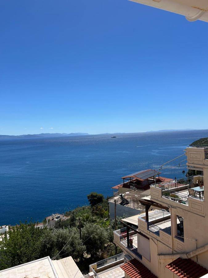 Ferienhaus für 2 Personen, mit Balkon und Whirlpool sowie Terrasse und Ausblick in Gythio