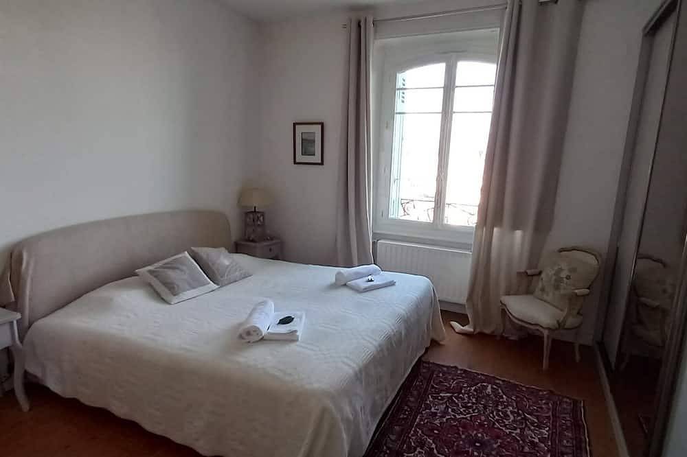 Nice sunny view and walking distance to everything in La Trinité-sur-Mer, Côte des Mégalithes