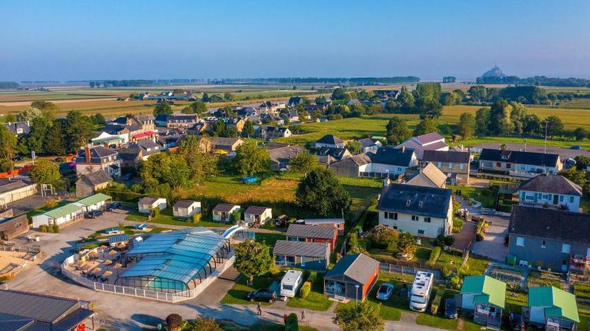 Camping pour 6 personnes, avec piscine ainsi que bassin pour enfant et terrasse