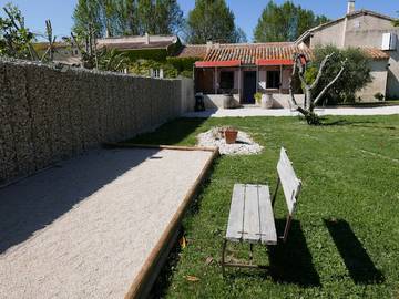 Gîte pour 4 personnes, avec jardin ainsi que terrasse et piscine à Pernes-les-Fontaines